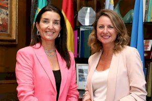 La alcaldesa se reúne con la Consellera Ruth Merino para abordar los nuevos usos de los edificios de Borrull y Correos