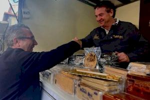Toni Pérez visita la Fira de Tots Sants de Cocentaina que celebra su 677 edición con una previsión de medio millón de visitantes