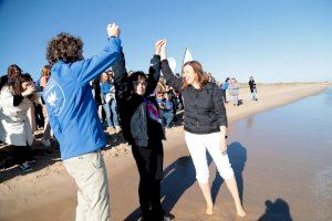 Solta de tortugues a la platja del Saler amb seguiment satelital per conèixer els seus moviments - (foto 6)