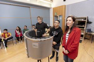 Taller de doblatge a l’aula de Gandia - (foto 2)