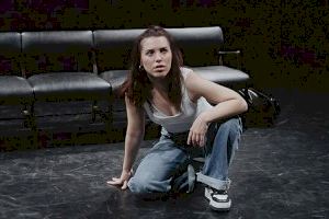 Els dramaturgs Mafalda Bellido i Sergio Serrano porten ‘Niña de nadie’ al Paranimf de la UA - (foto 2)