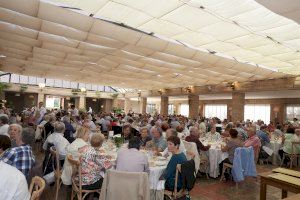 Les persones majors de La Pobla de Farnals celebren la seua festa