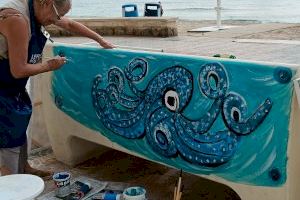 La pintora Lola Extremadouro llena de arte el paseo marítimo  de Calp - (foto 3)