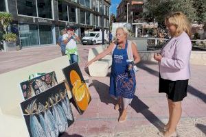 La pintora Lola Extremadouro llena de arte el paseo marítimo  de Calp - (foto 5)