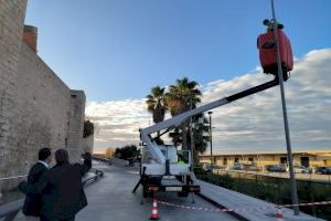 L'Ajuntament de Peníscola amplia l'enllumenat en l'accés al seu nucli antic