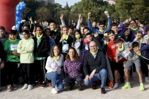 Más de 5.000 escolares de Mislata participan en una carrera para reivindicar los derechos de la infancia y la adolescencia