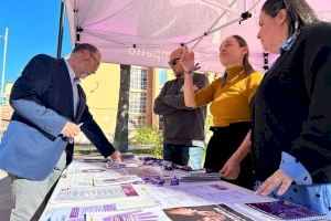 “Punto Violeta” en el mercado para sensibilizar contra la violencia de género