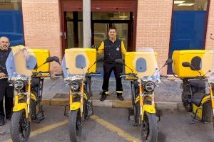Correos amplía en Orihuela su flota de reparto ecológica con cuatro motos eléctricas
