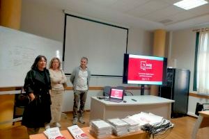 Els tallers 'iai@ connectat' formen les persones majors de Sagunt fent ús de les noves tecnologies Els tallers 'iai@ connectat' formen les persones majors de Sagunt fent ús de les noves tecnologies