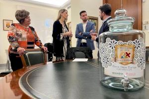 Les comparses de Moros i Cristians de Crevillent reciclen 7.300 kg d'envasos de vidre durant les festes