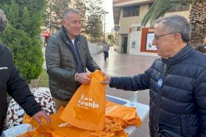 El Mercat de la Taronja reparteix 700 bosses reutilitzables entre els assistents