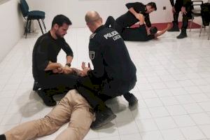 La Policía Local de Pilar de la Horadada recibe clases de formación en materia de defensa personal y detención - (foto 2)