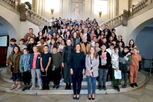 L'Ajuntament celebra el Dia de la Constitució amb 140 escolars de centres municipals L'Ajuntament celebra el Dia de la Constitució amb 140 escolars de centres municipals