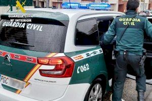 Cinc individus, entre ells un menor, assalten un habitatge a Vinaròs i donen una pallissa al seu inquilí