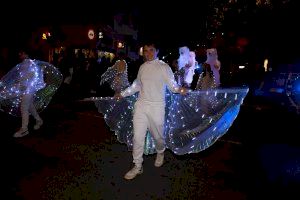 Castellón acoge su primera Cabalgata de Navidad derrochando fantasía: Descubre cuándo y dónde serán las siguientes - (foto 3) Castellón acoge su primera Cabalgata de Navidad derrochando fantasía: Descubre cuándo y dónde serán las siguientes - (foto 3)
