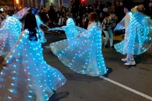 Castellón acoge su primera Cabalgata de Navidad derrochando fantasía: Descubre cuándo y dónde serán las siguientes - (foto 2) Castellón acoge su primera Cabalgata de Navidad derrochando fantasía: Descubre cuándo y dónde serán las siguientes - (foto 2)