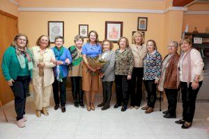 La alcaldesa felicita la Navidad a la Asociación y Federación de Amas de Casa Lledó - (foto 2) La alcaldesa felicita la Navidad a la Asociación y Federación de Amas de Casa Lledó - (foto 2)