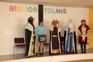 Los Reyes Magos adelantan la Navidad en Burriana llevando la alegría a los alumnos del CEE Pla d'Hortolans - (foto 3)