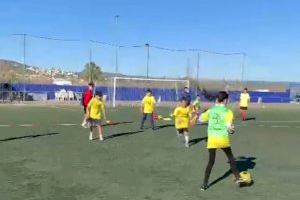Arranca en Peñíscola una nueva edición del Campus de Fútbol Solidario organizado por la Penya Barça - (foto 4) Arranca en Peñíscola una nueva edición del Campus de Fútbol Solidario organizado por la Penya Barça - (foto 4)