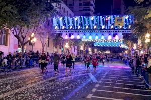 Más de 5.000 corredores convierten la San Silvestre de Alicante en un récord de solidaridad y buen humor Más de 5.000 corredores convierten la San Silvestre de Alicante en un récord de solidaridad y buen humor
