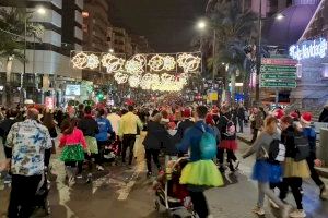 Más de 5.000 corredores convierten la San Silvestre de Alicante en un récord de solidaridad y buen humor - (foto 6) Más de 5.000 corredores convierten la San Silvestre de Alicante en un récord de solidaridad y buen humor - (foto 6)