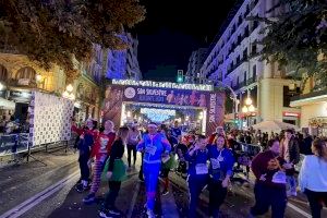 Más de 5.000 corredores convierten la San Silvestre de Alicante en un récord de solidaridad y buen humor - (foto 7) Más de 5.000 corredores convierten la San Silvestre de Alicante en un récord de solidaridad y buen humor - (foto 7)
