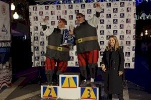 Más de 5.000 corredores convierten la San Silvestre de Alicante en un récord de solidaridad y buen humor - (foto 15) Más de 5.000 corredores convierten la San Silvestre de Alicante en un récord de solidaridad y buen humor - (foto 15)