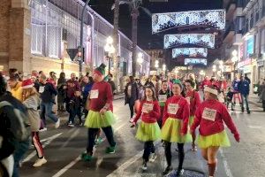 Más de 5.000 corredores convierten la San Silvestre de Alicante en un récord de solidaridad y buen humor - (foto 9) Más de 5.000 corredores convierten la San Silvestre de Alicante en un récord de solidaridad y buen humor - (foto 9)