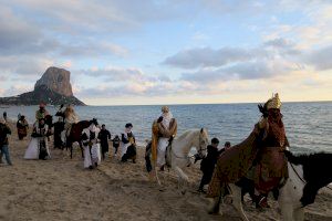 Los Reyes Magos de Oriente visitan Calp en una cabalgata llena de sorpresas