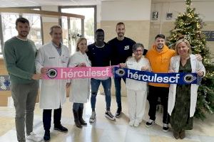El Hércules visita a los niños ingresados en el Hospital de Sant Joan d’Alacant El Hércules visita a los niños ingresados en el Hospital de Sant Joan d’Alacant