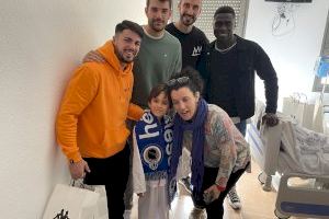 El Hércules visita a los niños ingresados en el Hospital de Sant Joan d’Alacant - (foto 2) El Hércules visita a los niños ingresados en el Hospital de Sant Joan d’Alacant - (foto 2)
