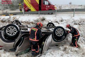 Un coche se estrella en Morella durante el temporal de nieve Un coche se estrella en Morella durante el temporal de nieve