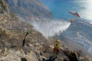 Mejora la situación en el grave incendio entre Altea y Calp tras las evacuaciones y cortes de carreteras Mejora la situación en el grave incendio entre Altea y Calp tras las evacuaciones y cortes de carreteras