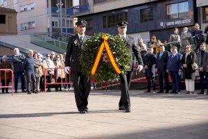 Benlloch agradece la tarea de la Policía Nacional en Vila-real en el acto en conmemoración de los 200 años del cuerpo - (foto 6) Benlloch agradece la tarea de la Policía Nacional en Vila-real en el acto en conmemoración de los 200 años del cuerpo - (foto 6)