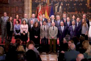 El director de cinema Iñaki Arteta Orbea rep el Premi Convivència Professor Manuel Broseta - (foto 2)