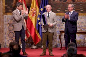 El director de cinema Iñaki Arteta Orbea rep el Premi Convivència Professor Manuel Broseta - (foto 4)