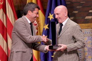 El director de cinema Iñaki Arteta Orbea rep el Premi Convivència Professor Manuel Broseta - (foto 5)