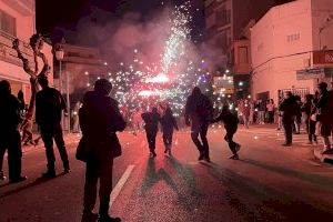 Benicàssim despide las fiestas de San Antonio Abad y Santa Águeda con correfocs y pirotecnia - (foto 2)