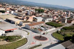 Apuñala a su mujer en la Pobla del Duc y se entrega a más de 400 kilómetros
