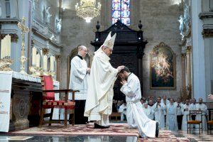 El Arzobispo preside la ordenación diaconal de un seminarista y un religioso y de tres laicos como diáconos permanentes - (foto 3)