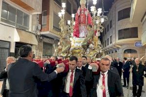Els portadors de Borriana, guardians de la tradició de Sant Blai: "Cada vegada s'incorporen més dones, però necessitem als joves" - (foto 4)