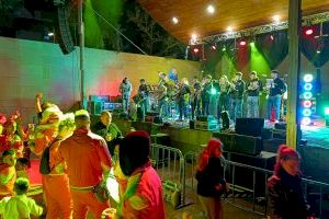 Villajoyosa celebra el Carnaval con un desfile y una fiesta de disfraces en el parque de la Barbera - (foto 8) Villajoyosa celebra el Carnaval con un desfile y una fiesta de disfraces en el parque de la Barbera - (foto 8)
