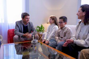 Carlos Mazón recibe en Alicante a la ganadora de ‘MasterChef Junior 10’, la alicantina Loreto Riera