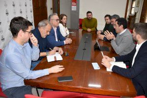 Alcoy, Ibi, Cocentaina y Muro se unen para reivindicar mejoras en el autobús en València