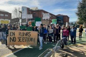 Manifestaciones para pedir el impulso a la construcción de centros educativos en Betxí, Benicarló y Borriol - (foto 2)