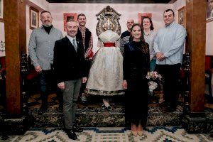El Gremio Artesano de Sastres y Modistas de la Comunidad Valenciana ha obsequiado un traje completo a la Fallera Mayor de Valencia - (foto 2)