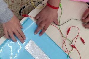 Los escolares de El Campello valoran y aplauden el trabajo de las mujeres en la ciencia