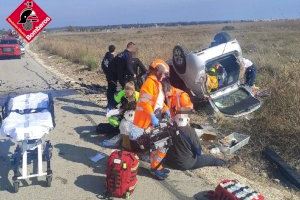 VIDEO | Grave accidente con cuatro heridos al chocar dos coches en una carretera de Santa Pola