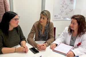 La alcaldesa Lourdes Aznar y la edil de Sanidad mantienen una primera reunión con la nueva comisionada del Hospital del Vinalopó