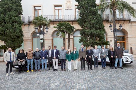 Les falleres majors de Gandia ja tenen els cotxes oficials del 2024 Les falleres majors de Gandia ja tenen els cotxes oficials del 2024